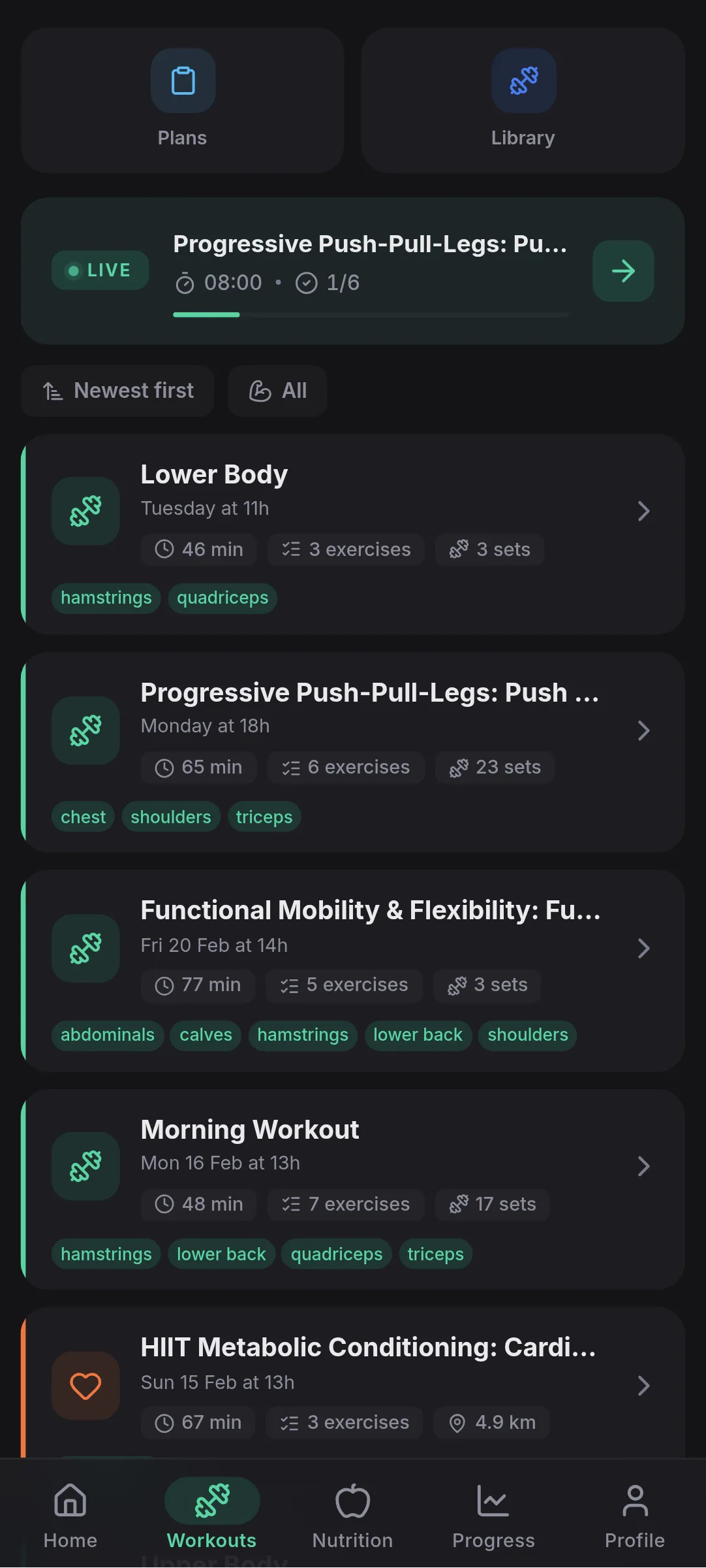 Free workout tracker showing training plans and 800+ exercise library